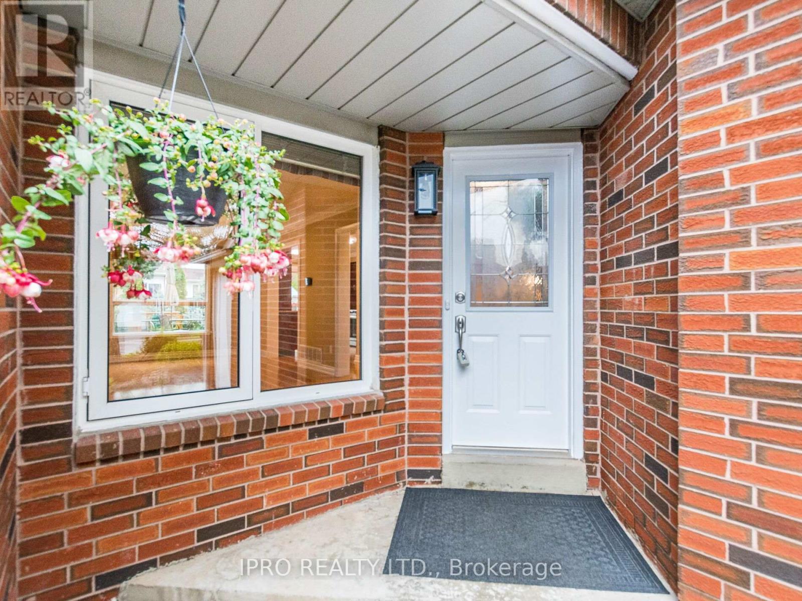 Property at 2771 LINDHOLM CRESCENT image 4