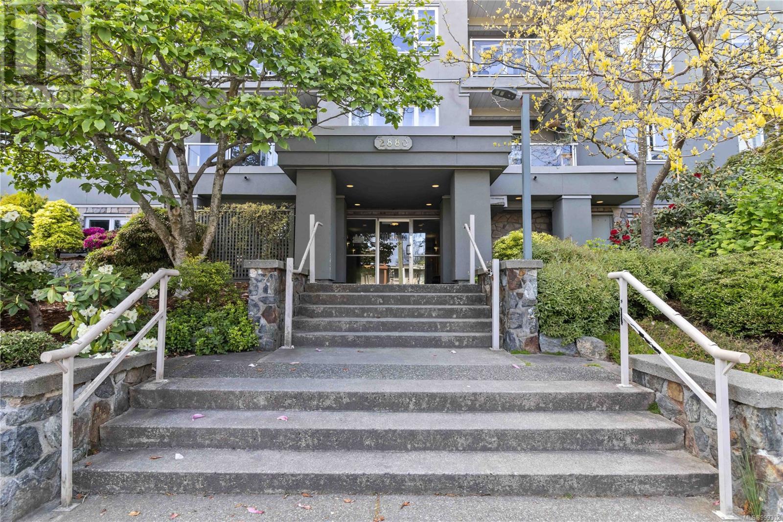 Property at 402 2880 Quadra St image 2