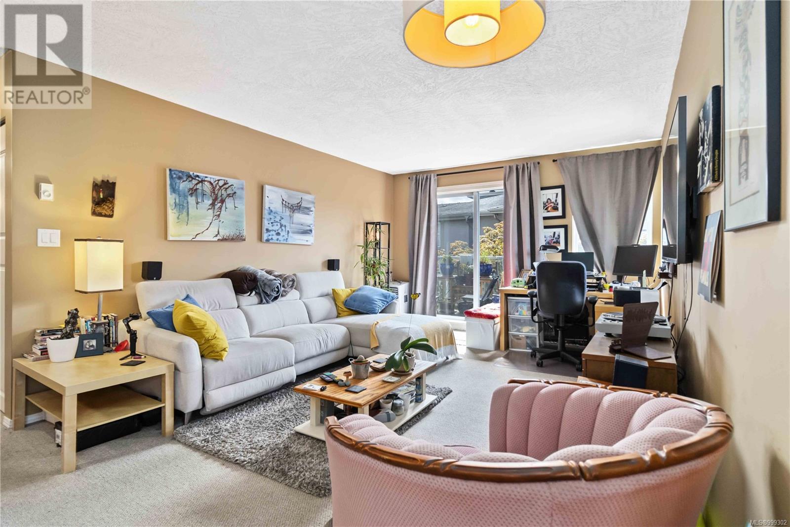 Property at 402 2880 Quadra St image 5