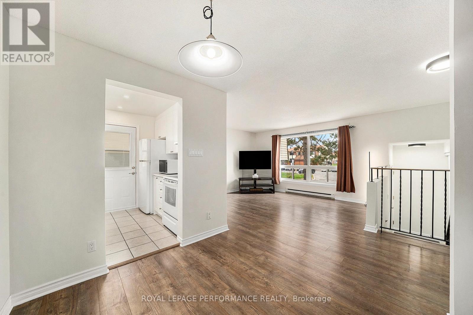 A - 25 Woodvale, Ottawa, Ontario  K2G 4H3 - Photo 7 - X12137598