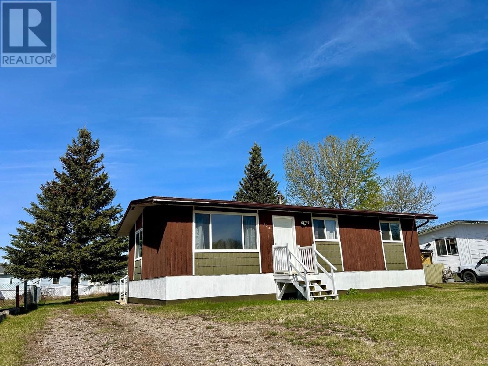 5227 COTTONWOOD ROAD, Fort Nelson, British Columbia