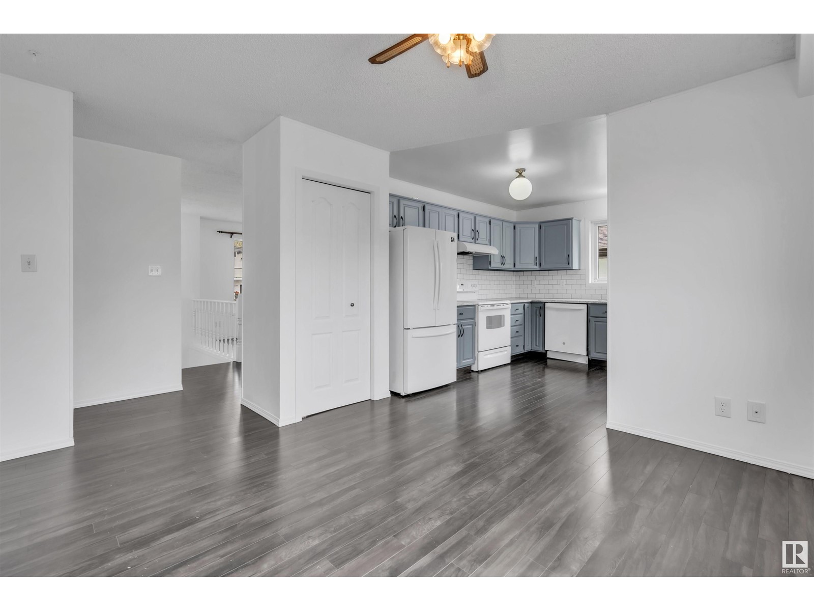 Property at 5016 42 ST image 3