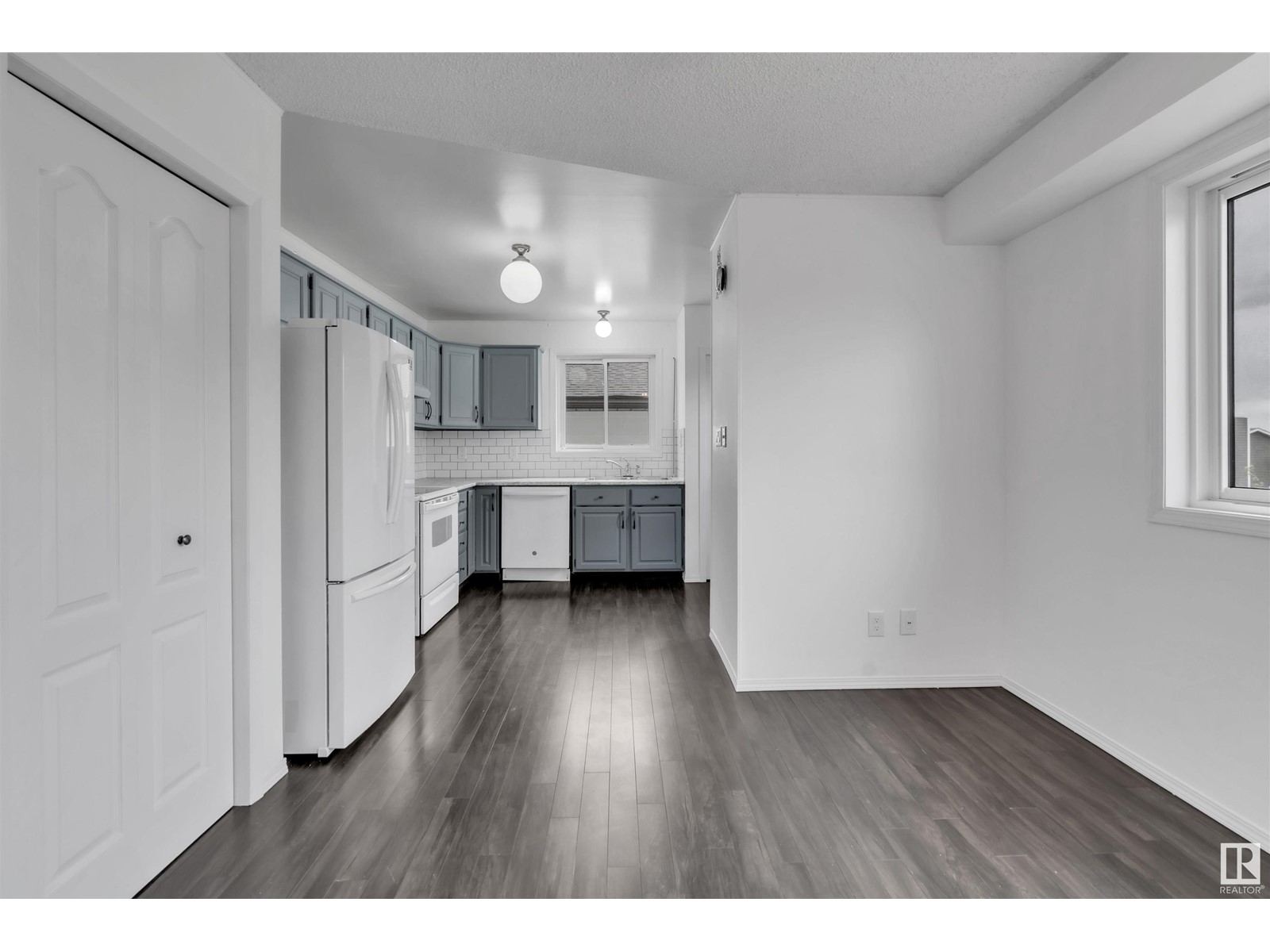 Property at 5016 42 ST image 5