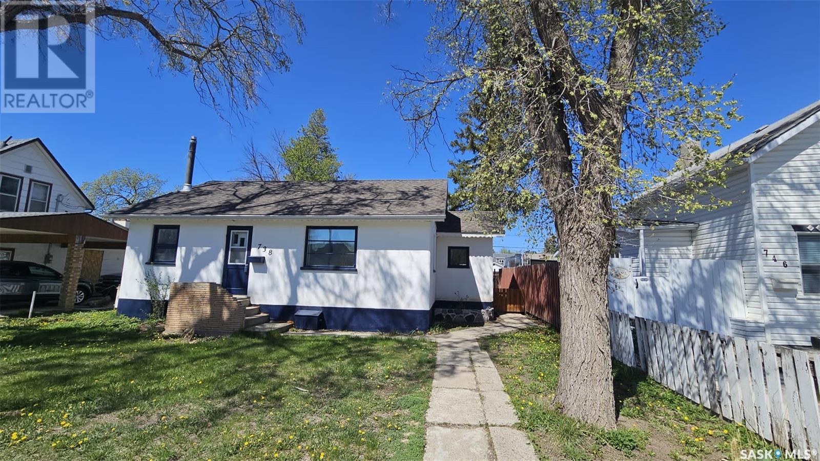 Property at 738 STADACONA STREET E image 2