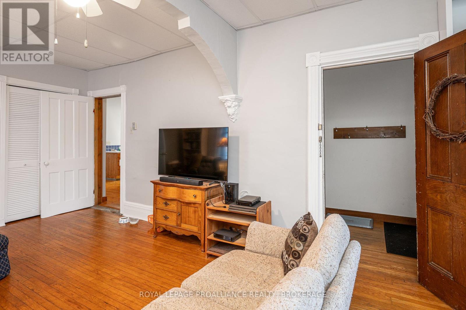 102 Livingston Avenue, Kingston, Ontario  K7L 4L4 - Photo 14 - X11993409
