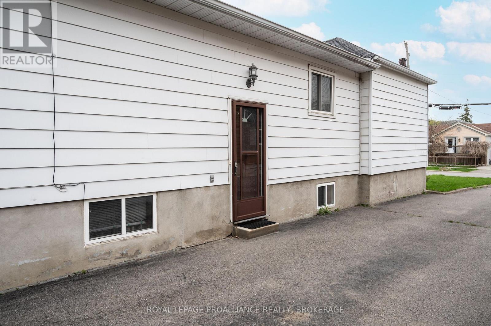 58 Joseph Street, Kingston, Ontario  K7K 2H5 - Photo 7 - X12115900