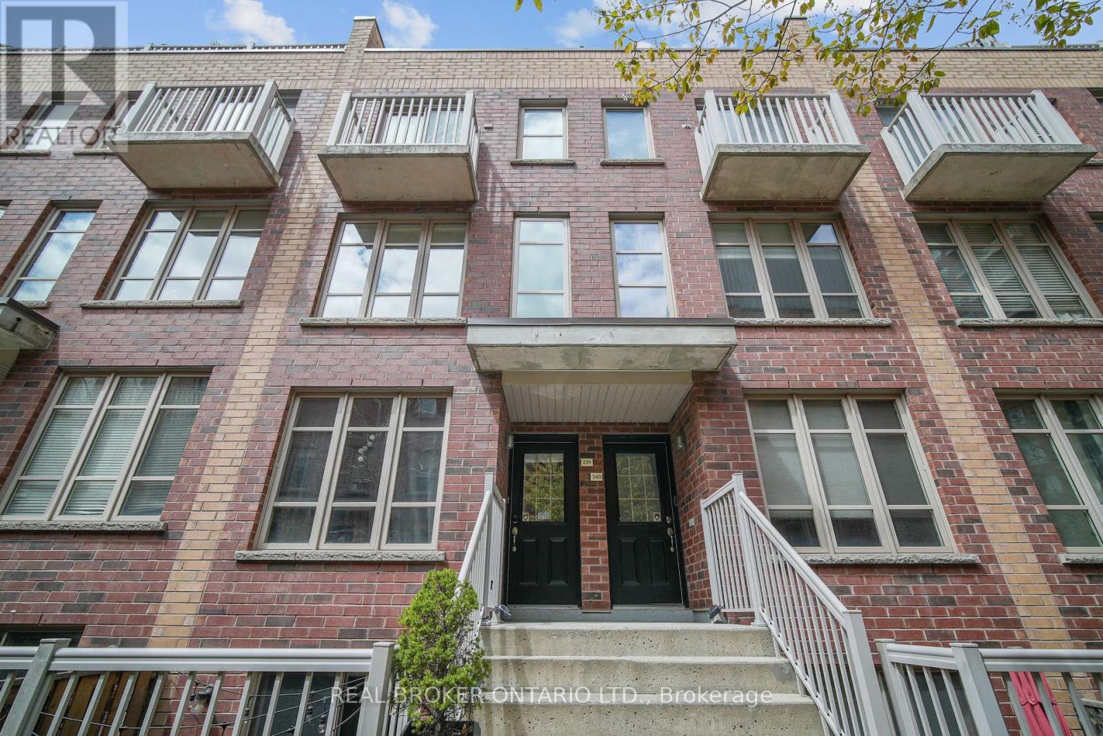 239 - 21 Ruttan Street, Toronto, Ontario  M6P 0A1 - Photo 4 - C12138608