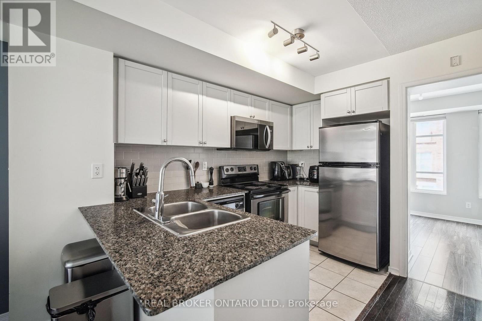 239 - 21 Ruttan Street, Toronto, Ontario  M6P 0A1 - Photo 7 - C12138608