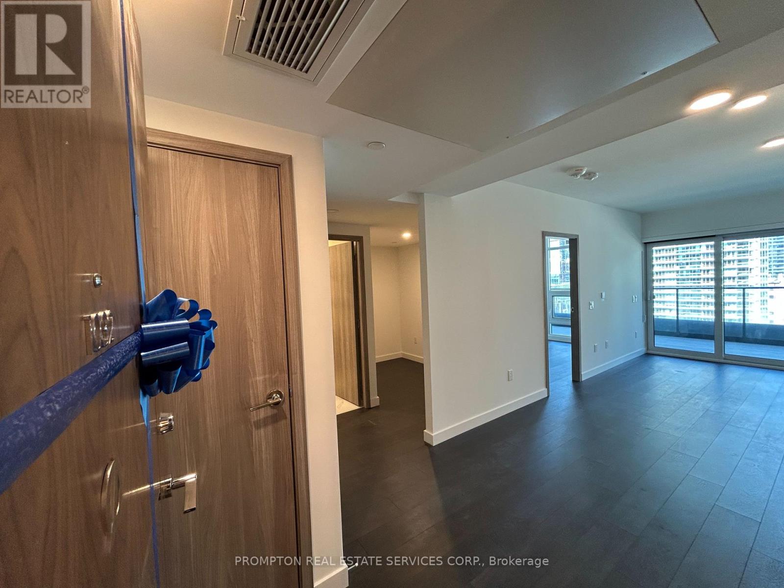1032 - 1 Concord Cityplace Way, Toronto, Ontario  M5V 0X3 - Photo 8 - C12138631