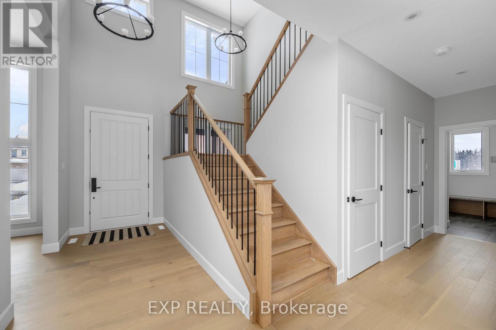 2060 Wickerson Road, London South, Ontario  N6K 5C4 - Photo 3 - X12138718