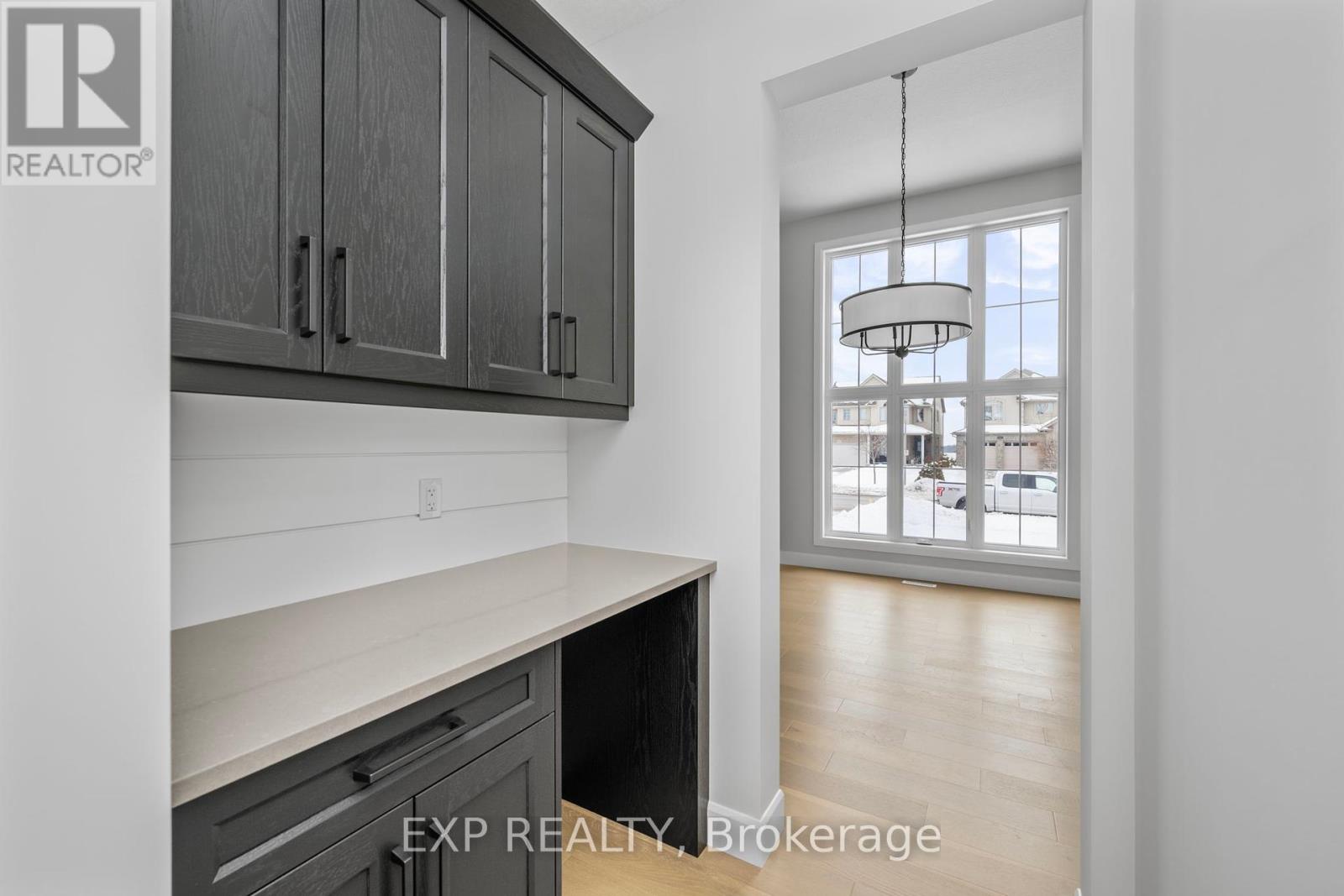 2060 Wickerson Road, London South, Ontario  N6K 5C4 - Photo 9 - X12138718