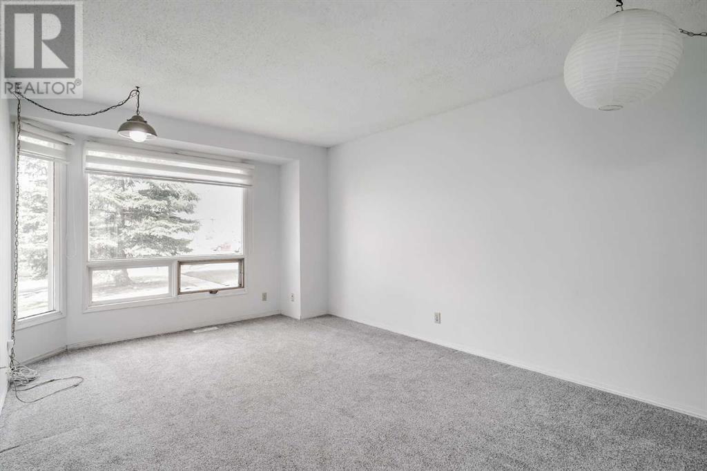Property at 143, 123 Queensland Drive SE image 3