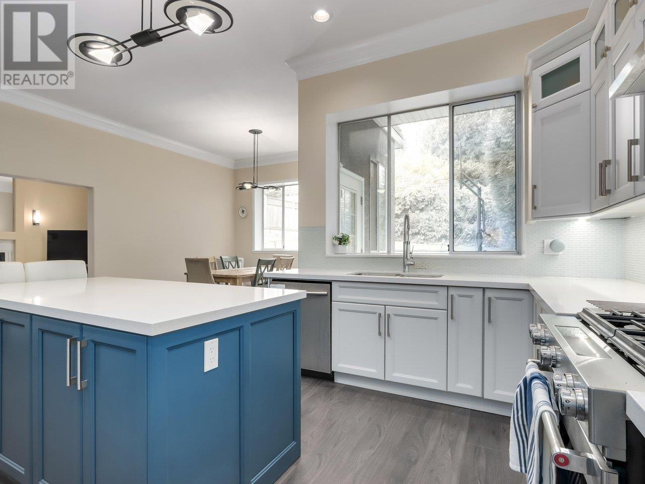 305 Sorrento Place, Coquitlam, British Columbia  V3K 6P4 - Photo 12 - R3001021