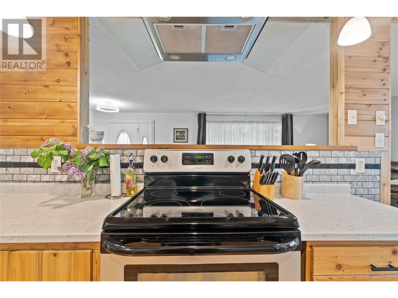1002 Larch Avenue, Sicamous, British Columbia  V0E 2V0 - Photo 13 - 10347287