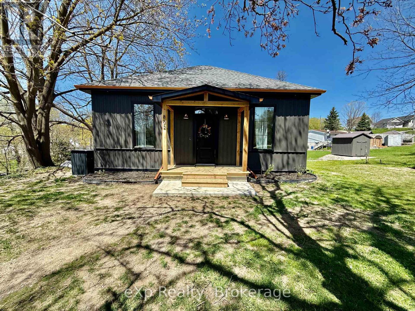 802 Durham Street E, Brockton, Ontario  N0G 2V0 - Photo 2 - X12138704