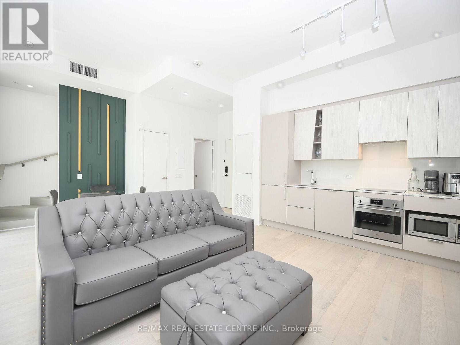 6004 - 3900 Confederation Parkway, Mississauga, Ontario  L5B 0M3 - Photo 11 - W12138621