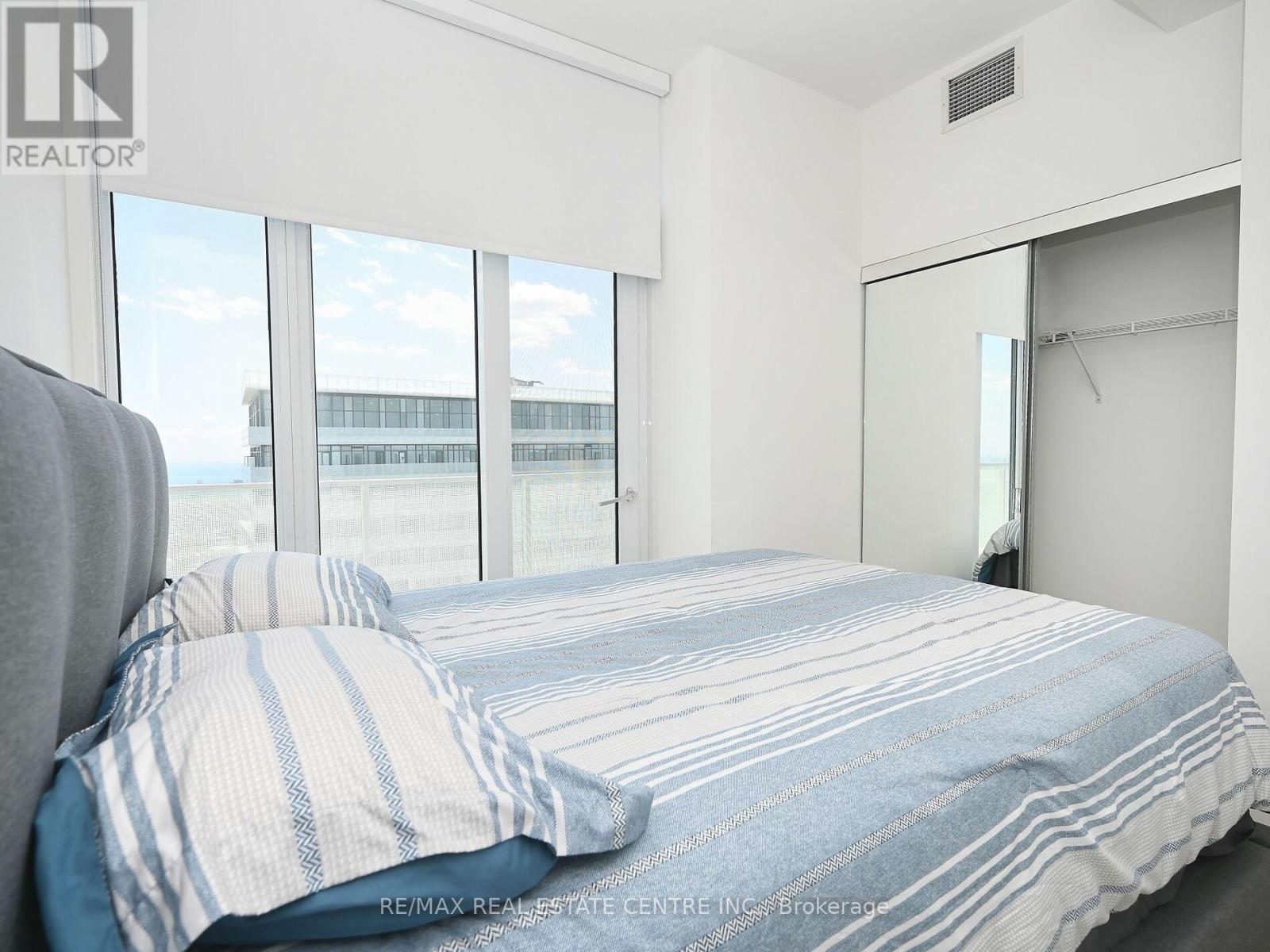 6004 - 3900 Confederation Parkway, Mississauga, Ontario  L5B 0M3 - Photo 31 - W12138621