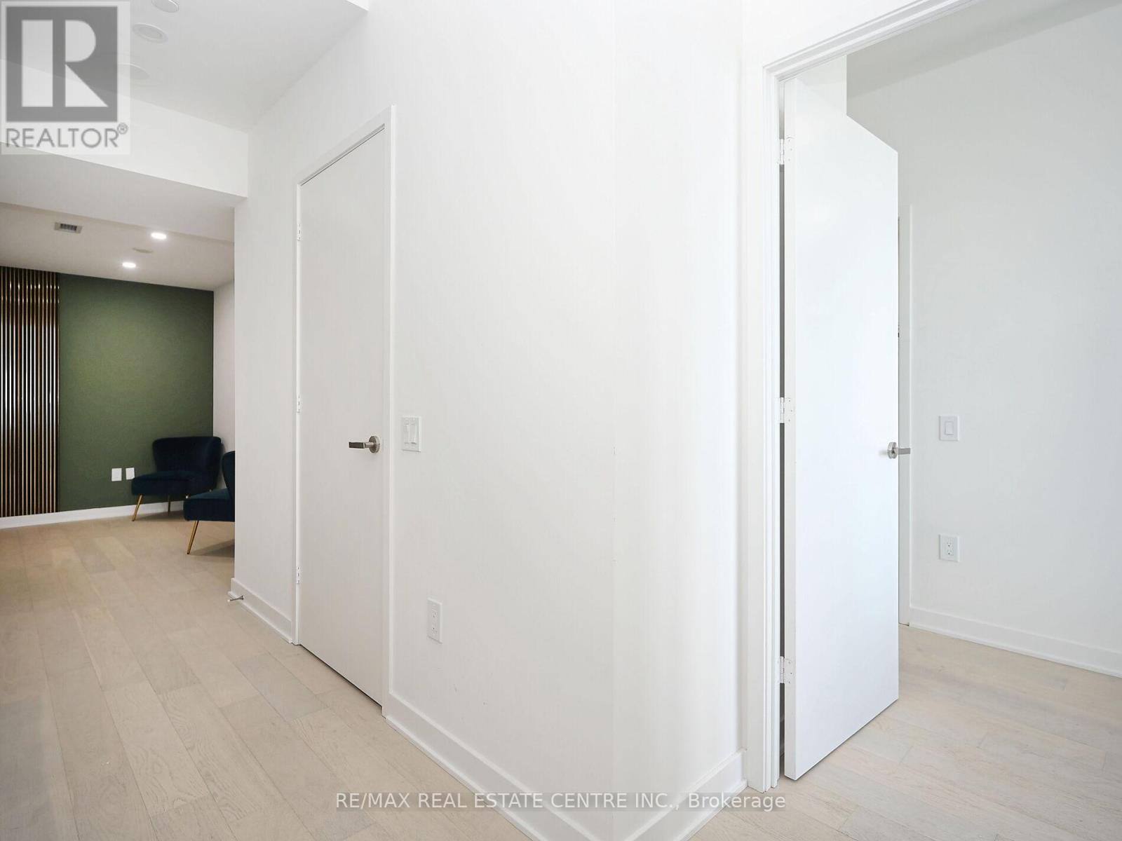 6004 - 3900 Confederation Parkway, Mississauga, Ontario  L5B 0M3 - Photo 35 - W12138621