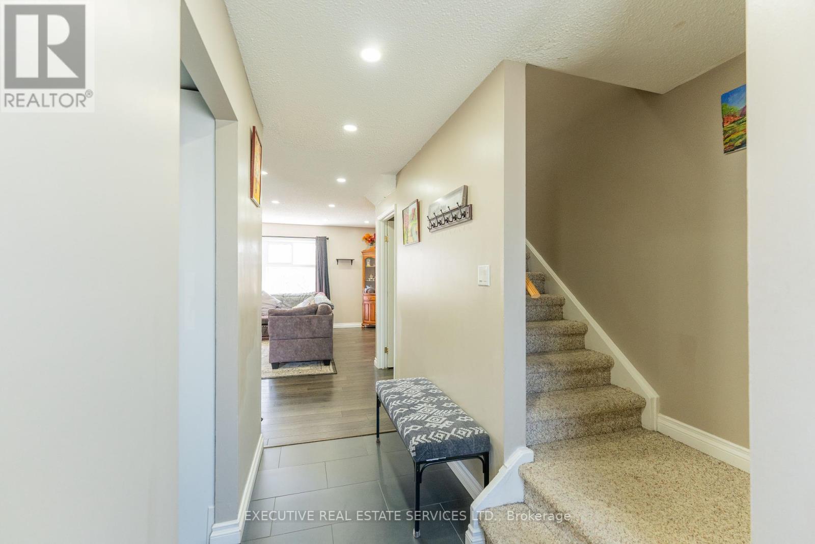 24 Kingham Road, Halton Hills (Ac Acton), Ontario  L7J 1S4 - Photo 3 - W12138638