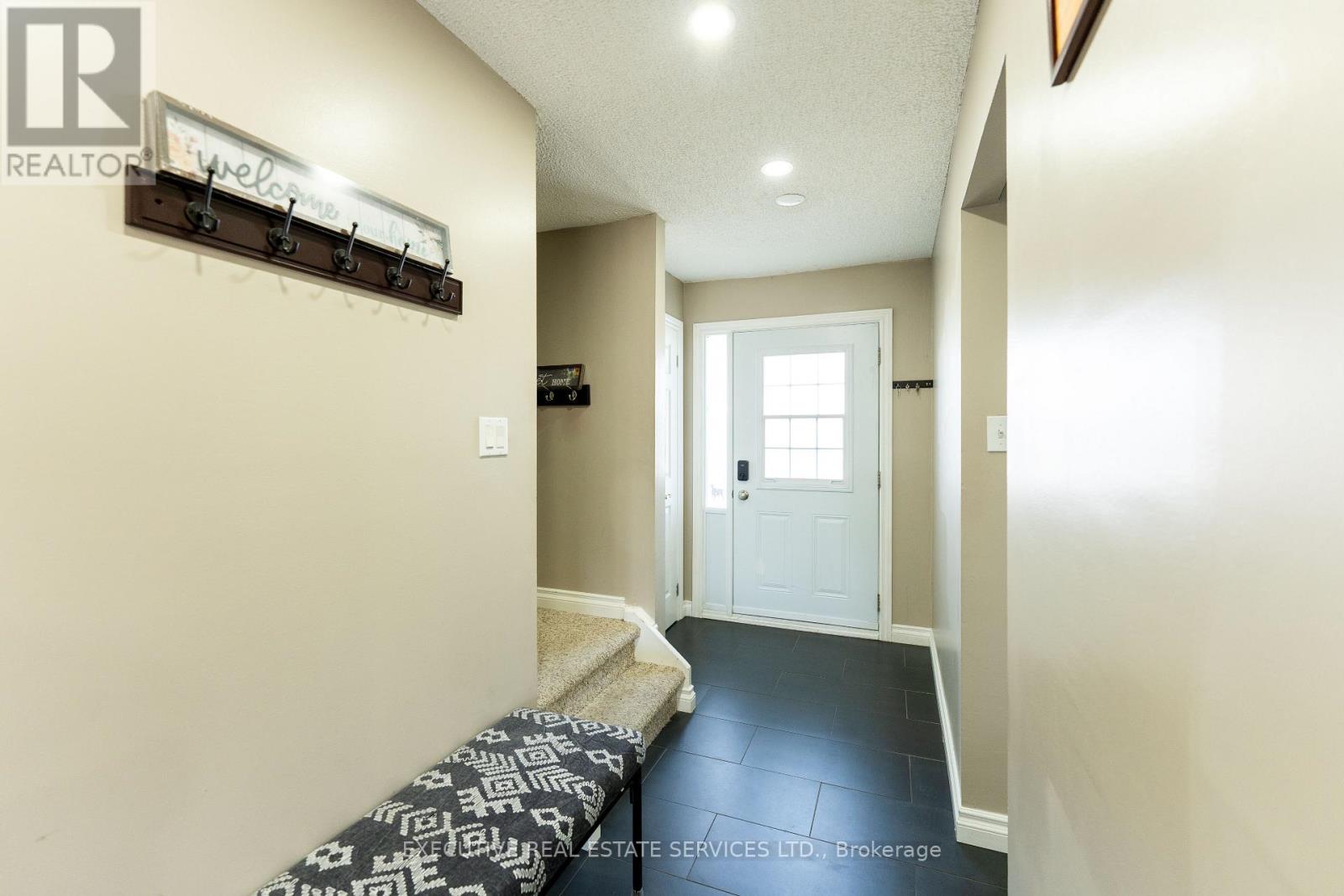 24 Kingham Road, Halton Hills (Ac Acton), Ontario  L7J 1S4 - Photo 4 - W12138638