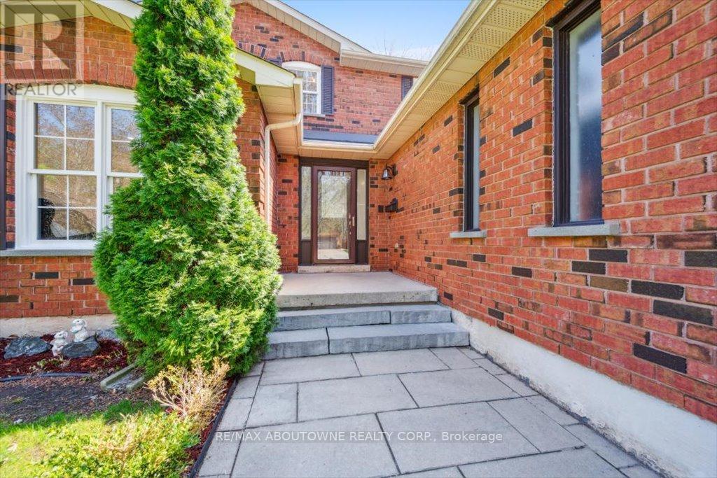 3484 Wilmot Crescent, Oakville, Ontario  L6L 6E1 - Photo 6 - W12138693