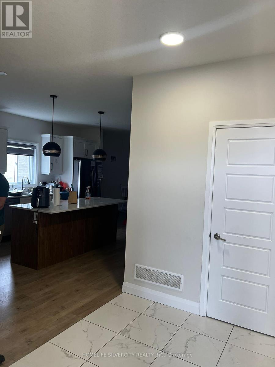 115 Marconi Court, London East, Ontario  N5V 0C9 - Photo 2 - X12138625