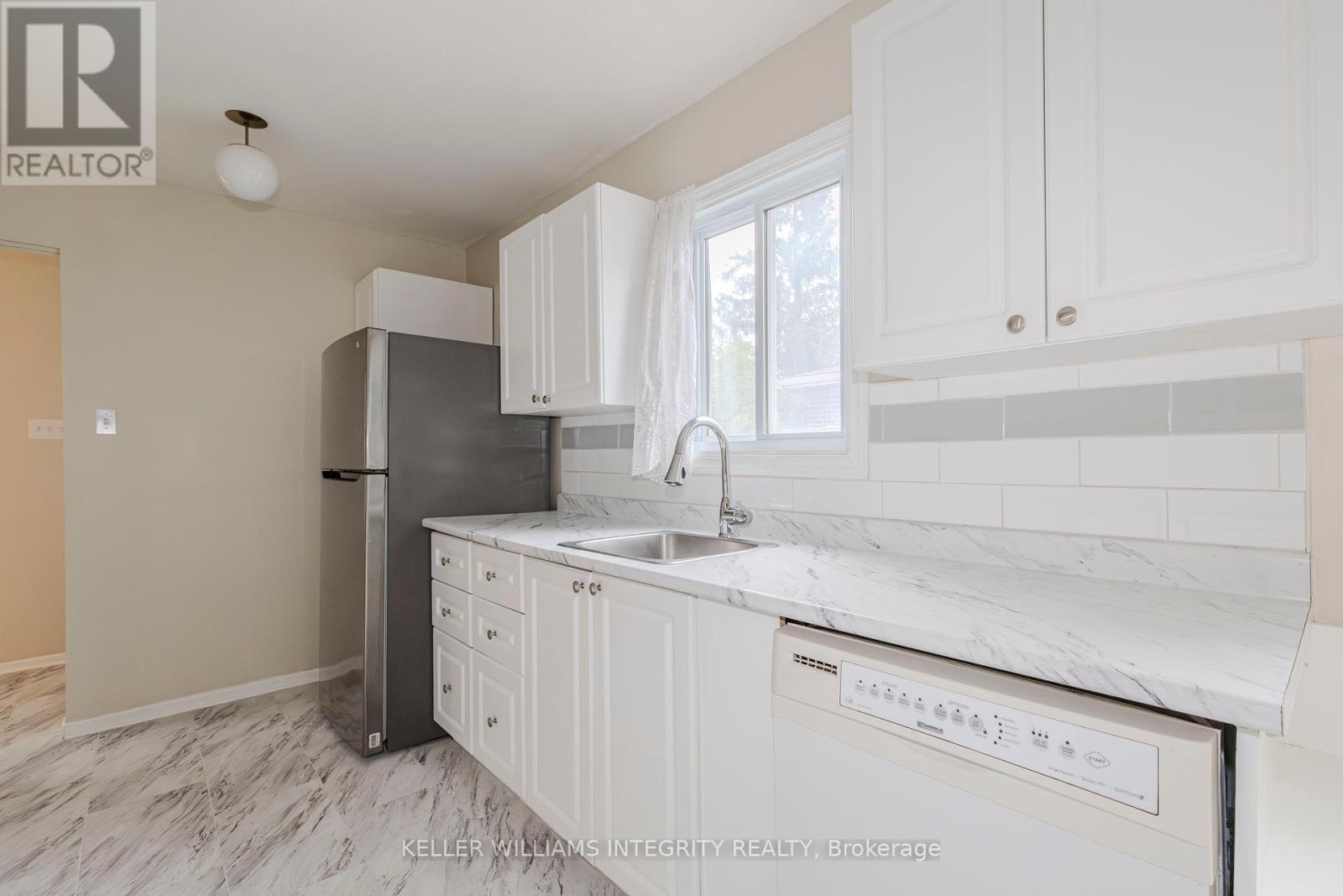 63 Morton Drive, Ottawa, Ontario  K2L 1W9 - Photo 10 - X12137407