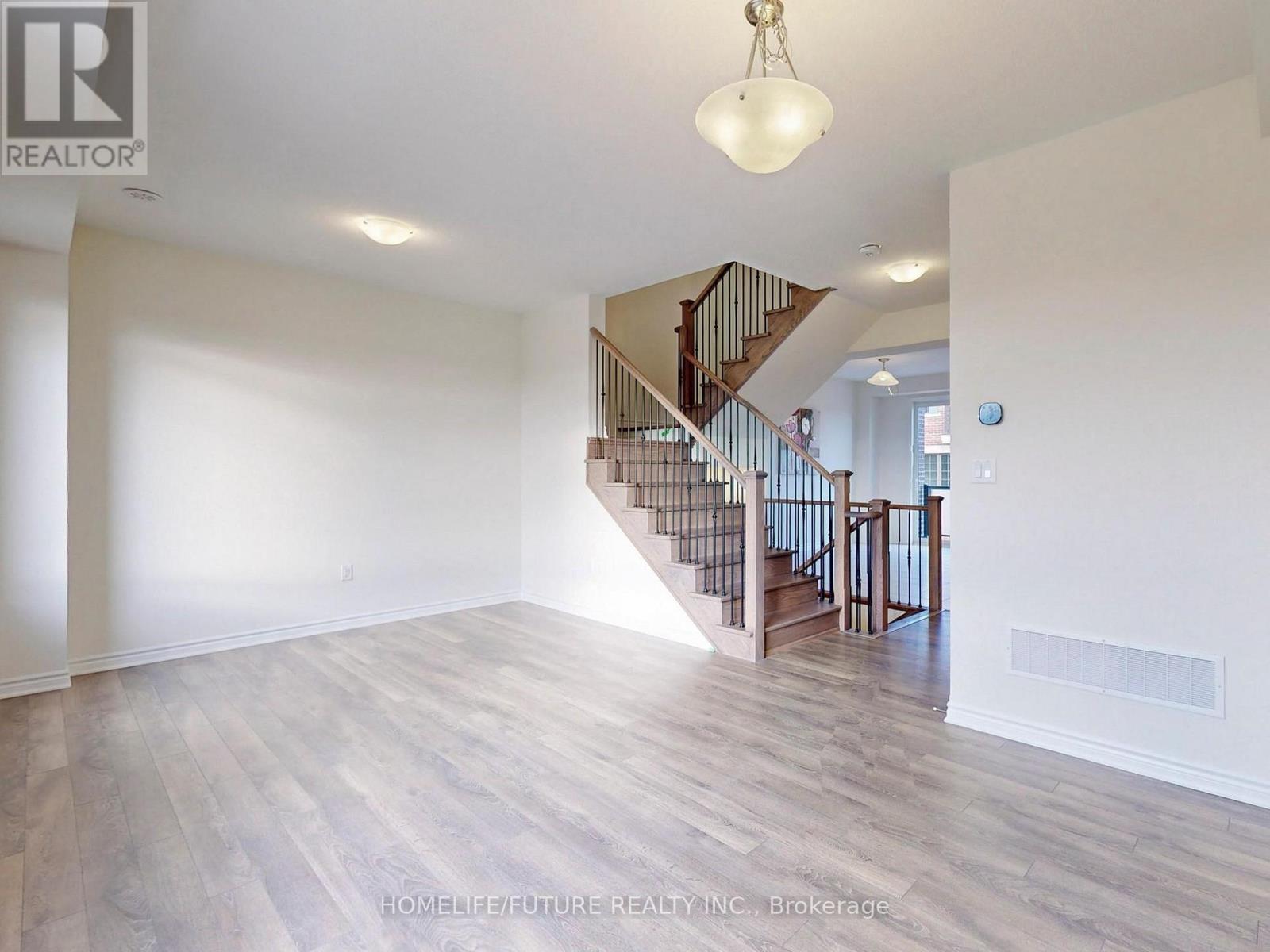 3217 Brigadier Avenue, Pickering, Ontario  L1X 0N4 - Photo 13 - E12138710
