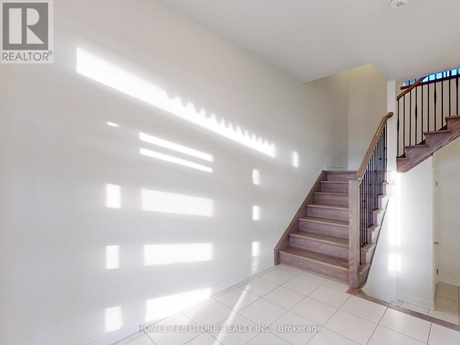 3217 Brigadier Avenue, Pickering, Ontario  L1X 0N4 - Photo 8 - E12138710