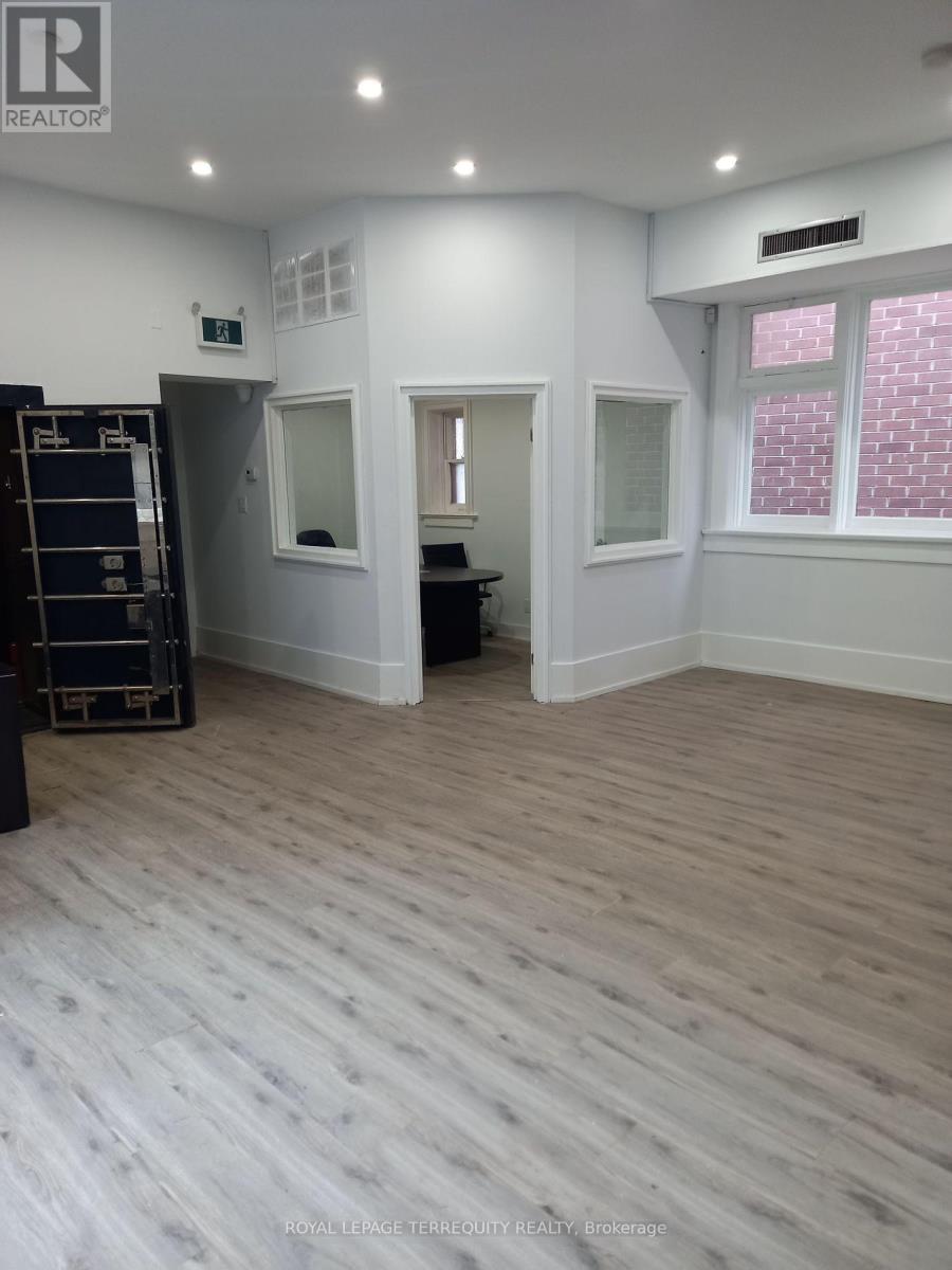 #2 - 10111 Yonge Street, Richmond Hill, Ontario  L4C 1T7 - Photo 12 - N12138723