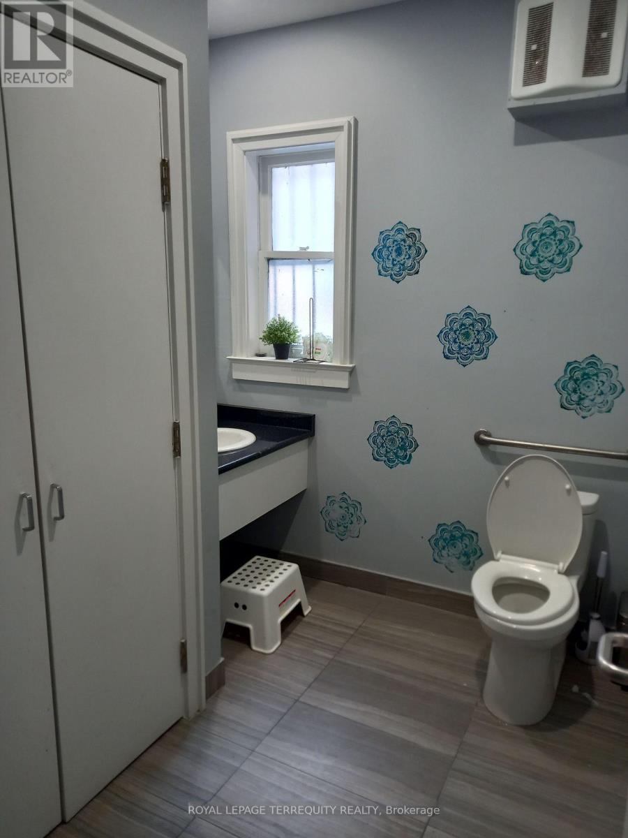 #2 - 10111 Yonge Street, Richmond Hill, Ontario  L4C 1T7 - Photo 13 - N12138723