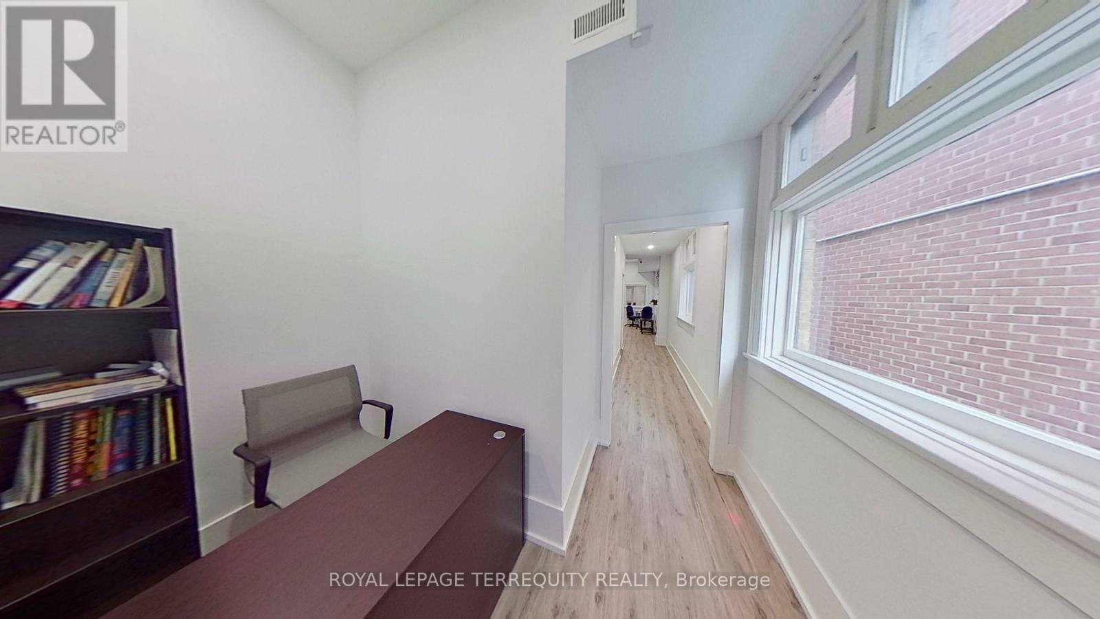 #2 - 10111 Yonge Street, Richmond Hill, Ontario  L4C 1T7 - Photo 2 - N12138723