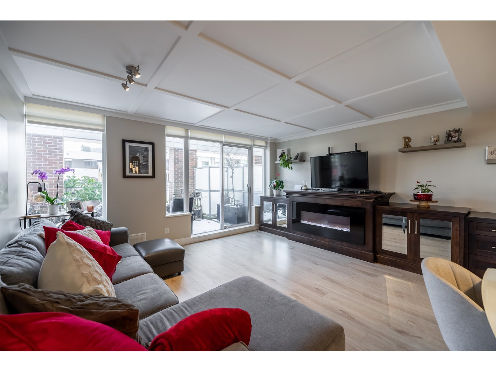204 15152 Russell Avenue, White Rock, British Columbia  V4B 0A3 - Photo 6 - R3000737
