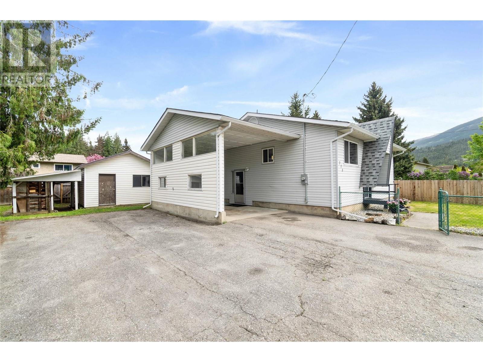 710 Conn Street, Sicamous, British Columbia  V0E 2B0 - Photo 28 - 10347268