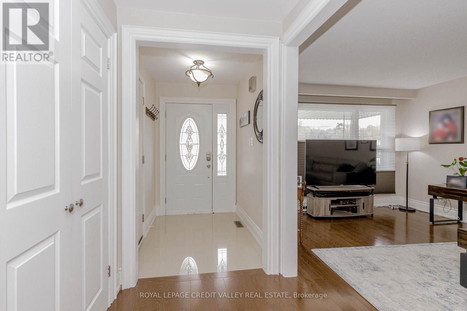 119 Connaught Crescent, Caledon, Ontario  L7E 2S3 - Photo 4 - W12138724