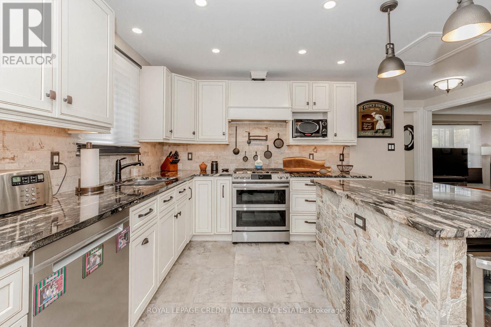 119 Connaught Crescent, Caledon, Ontario  L7E 2S3 - Photo 8 - W12138724