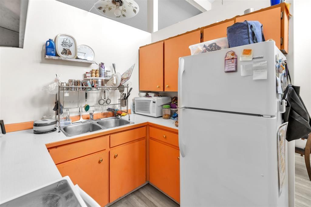 Property at 6 9493 BROADWAY STREET image 5