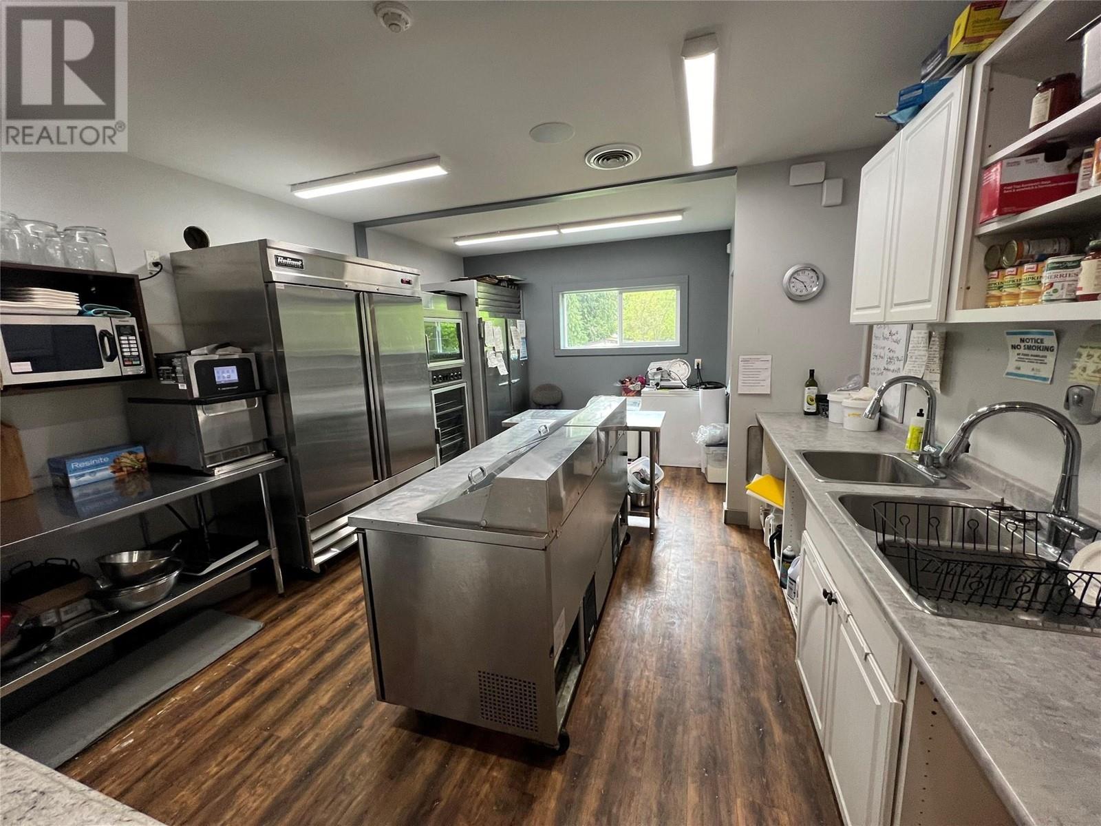 1885 Bakery Frontage Road, Christina Lake, British Columbia  V0H 1E0 - Photo 8 - 10347278