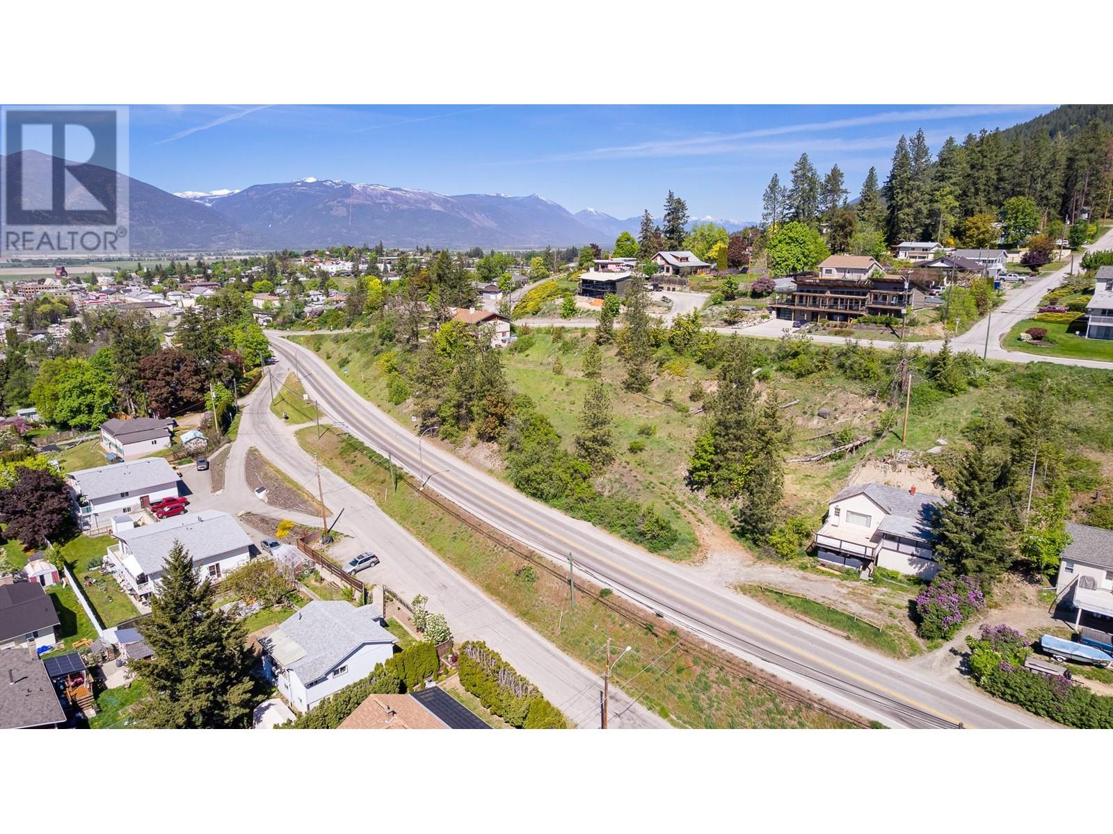 2312 Canyon Street, Creston, British Columbia  V0B 1G5 - Photo 3 - 10347254