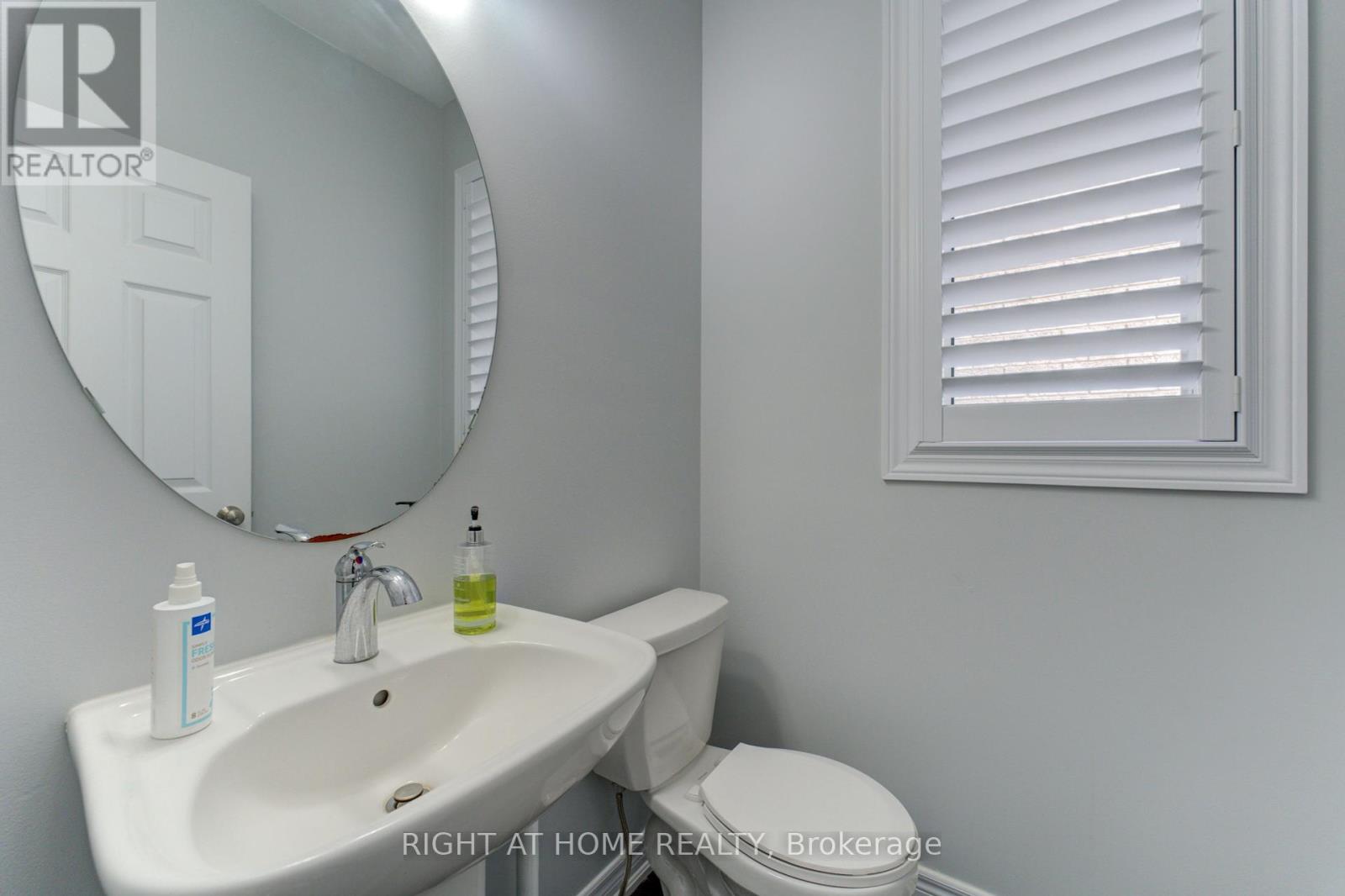 Property at 39 DRAKE AVENUE image 4