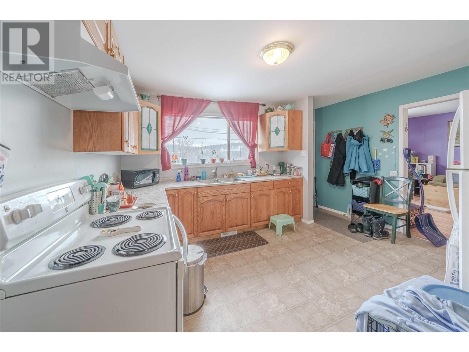 1504 Carson Street, Clinton, British Columbia  V0K 1K0 - Photo 5 - 10334010