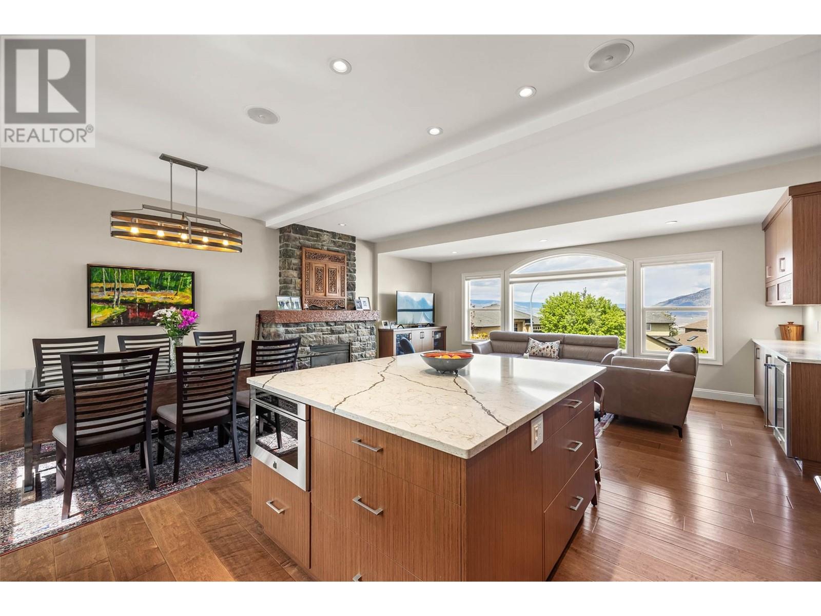 Property at 432 Azure Place image 4