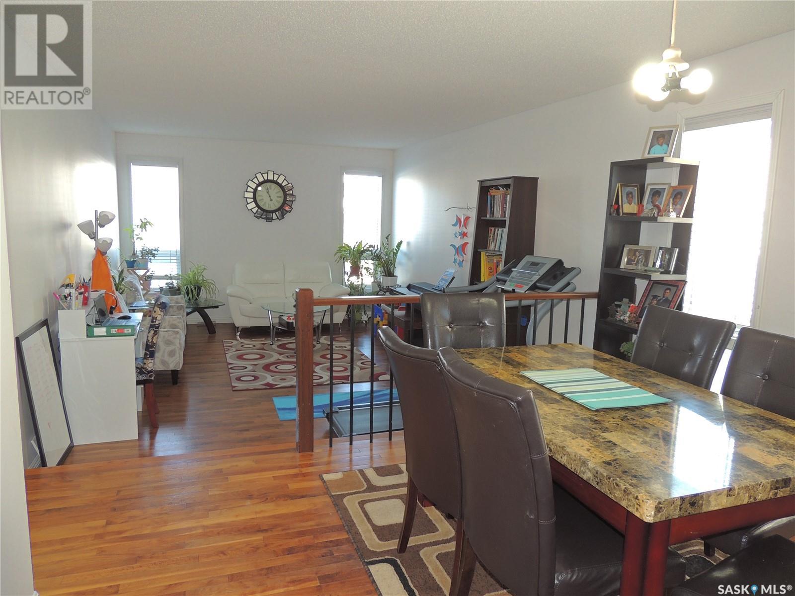 Property at 421 Maple BAY image 4