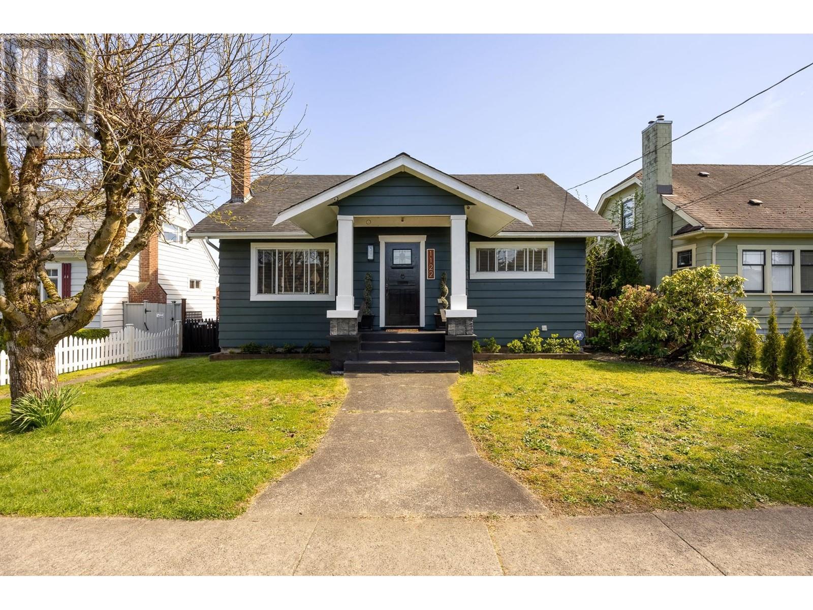 1122 LONDON STREET, new westminster, British Columbia V3M3C1