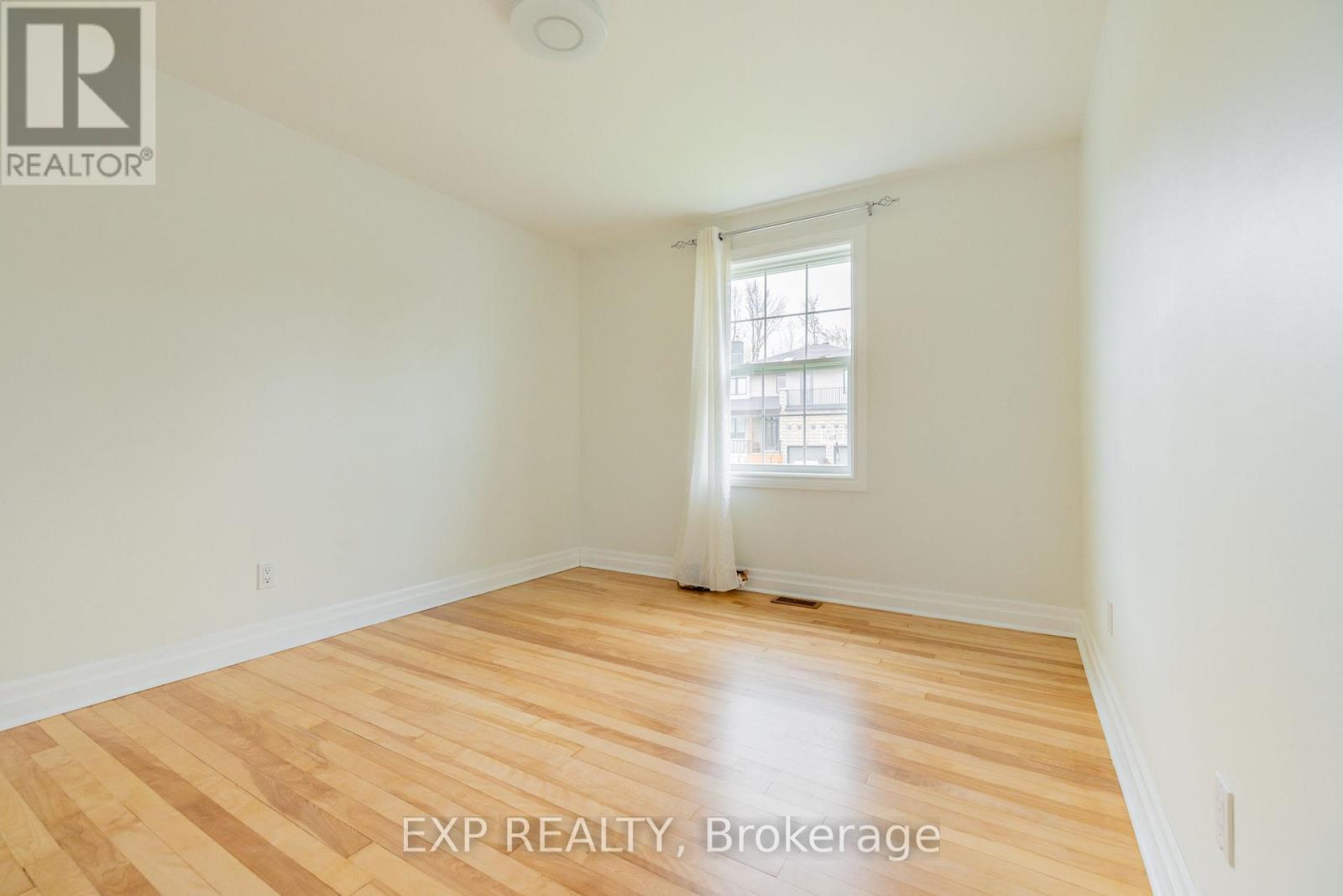 1954 Rosebella Avenue, Ottawa, Ontario  K1T 1G7 - Photo 11 - X12138759