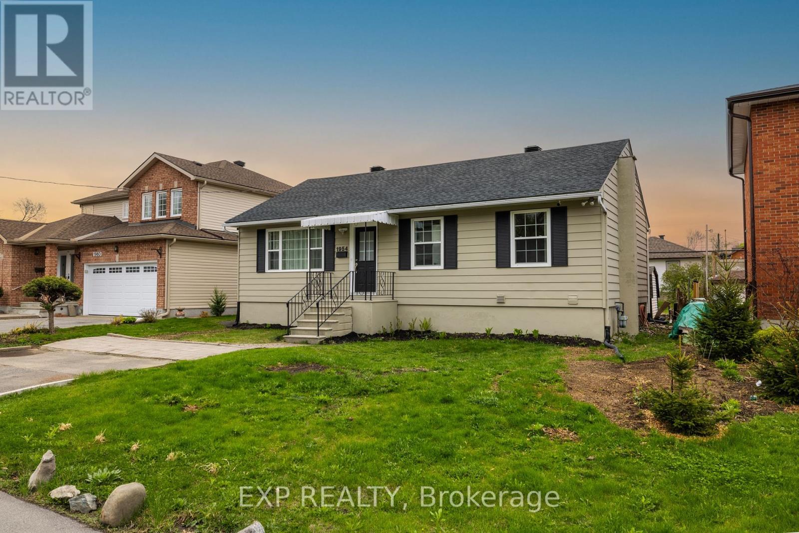 Property at 1954 ROSEBELLA AVENUE image 2
