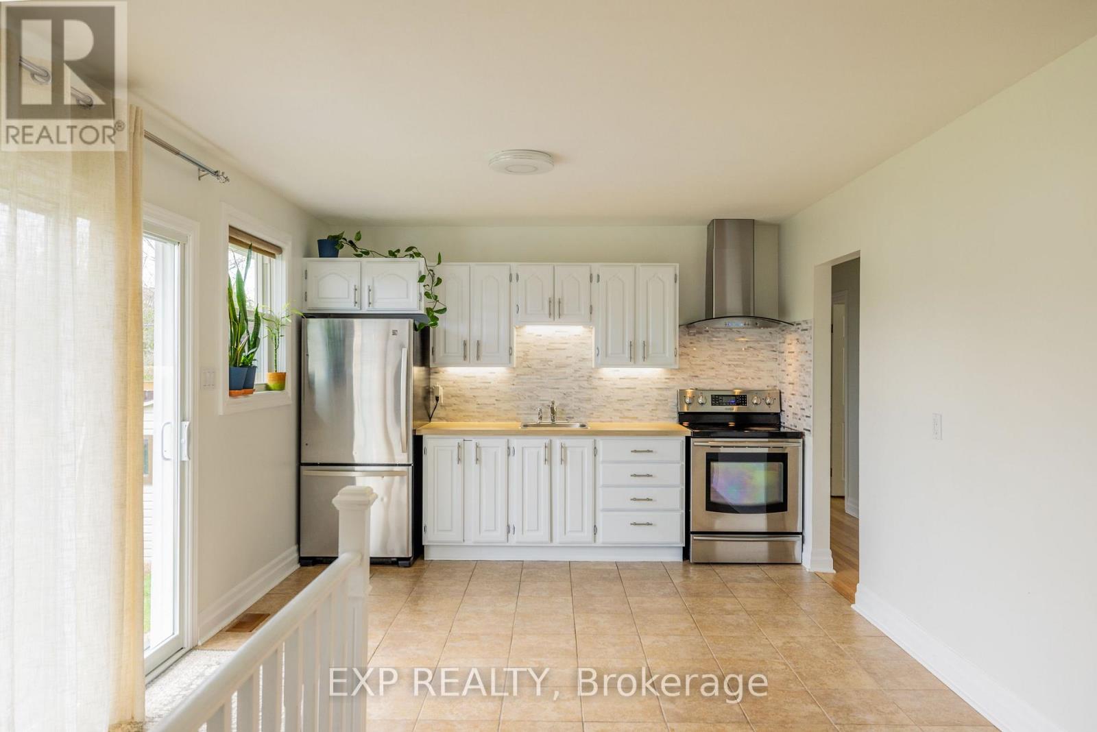 1954 Rosebella Avenue, Ottawa, Ontario  K1T 1G7 - Photo 6 - X12138759