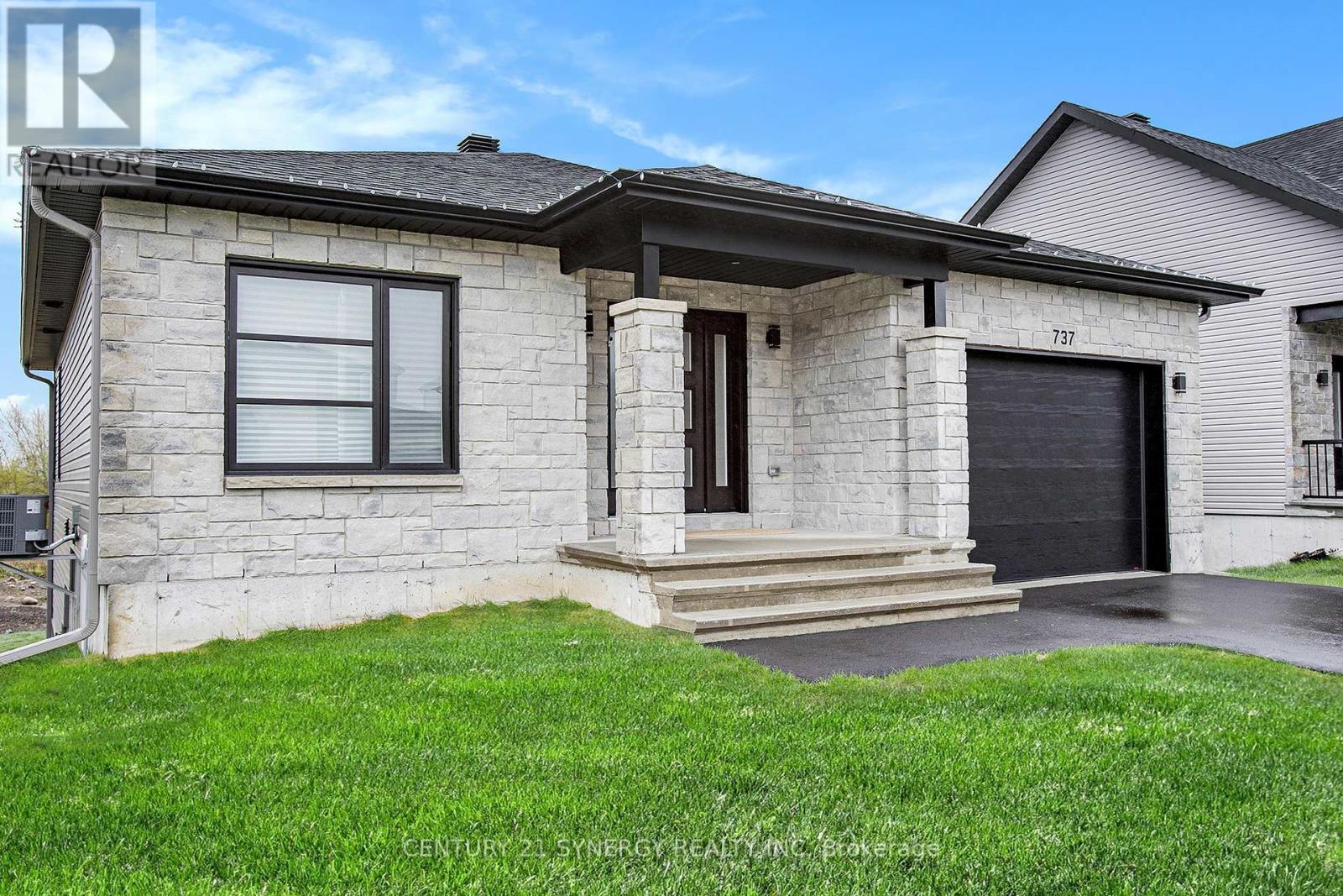 Property at 737 WALTON STREET image 2
