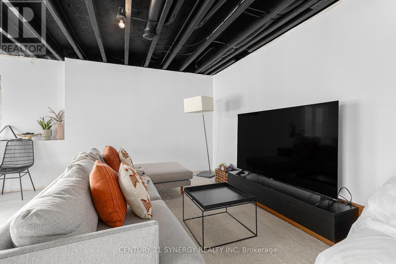 Property at 737 WALTON STREET image 3