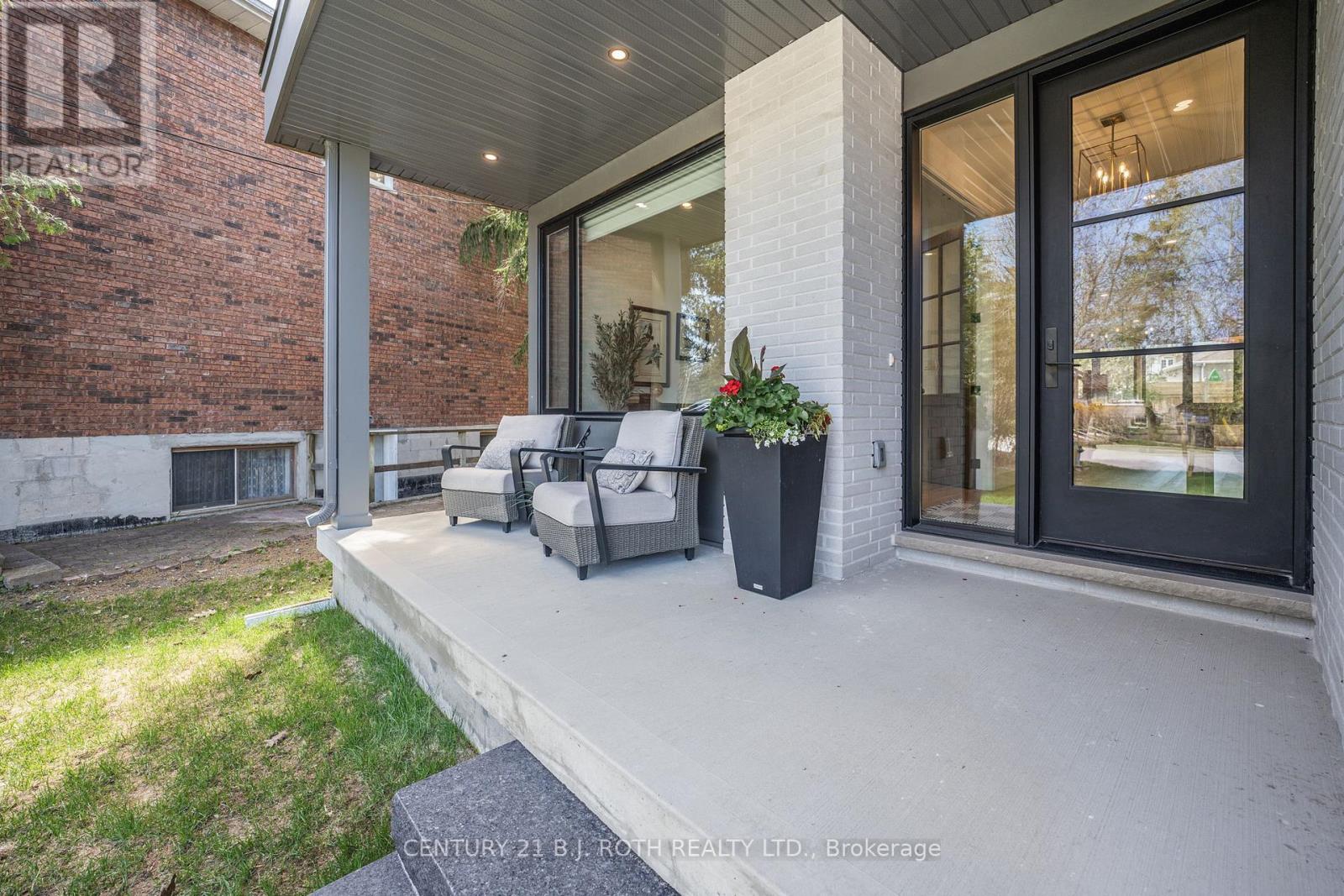 46 Tyndale Road, Barrie, Ontario  L4N 7T1 - Photo 3 - S12138764